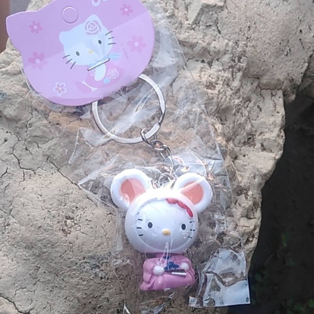 Hello Kitty Key Chain 💗 - Picture 2 of 2